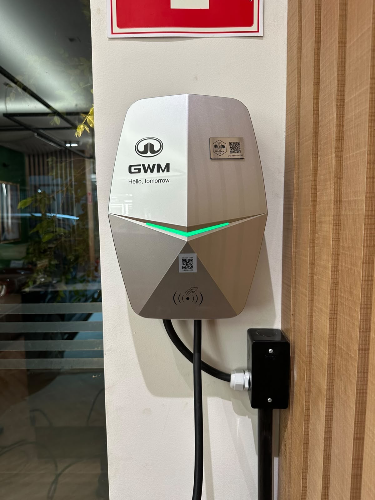 Carregador GWM instalado em ambiente interno